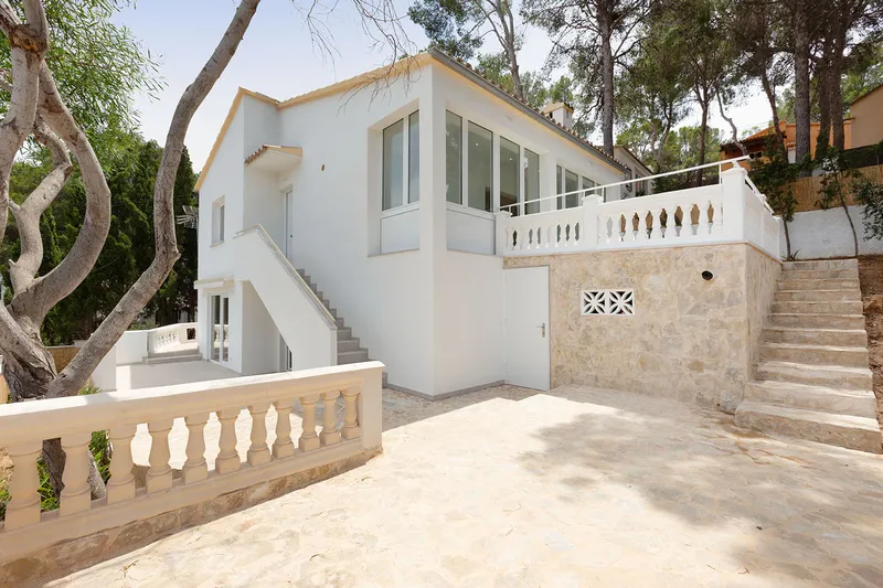 Mediterranean chalet in quiet residential area near the coast — photo 2