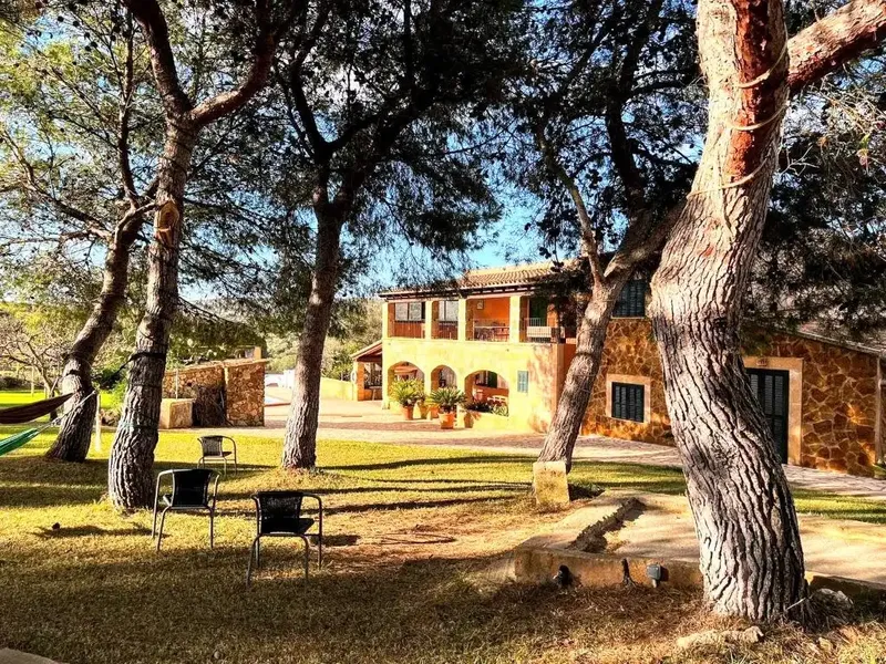 Luxury rustic estate with 2 houses, pools and 18 ha in Manacor — photo 1