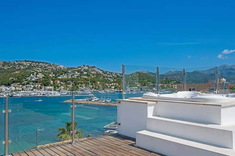 Stunning Harbour Penthouse: A Unique Opportunity for Expansion & Investment — photo 4
