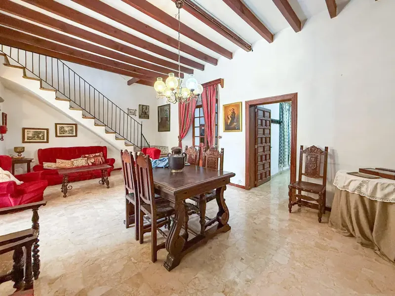 Discover this charming semi-detached house in the picturesque village of Consell, Mallorca. With a built area of 343 m², this — photo 5