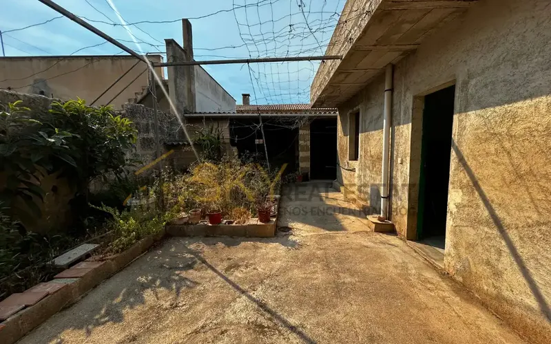 Sky Real Estate sells this traditional Mallorcan house with great potential in Ariany — photo 4