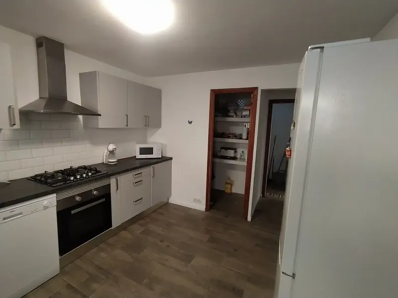 Single-family house for sale on one floor of 190 m2, open ceiling, with possibility to build an additional floor. It has a 40 m2 garage-storage room. — photo 7