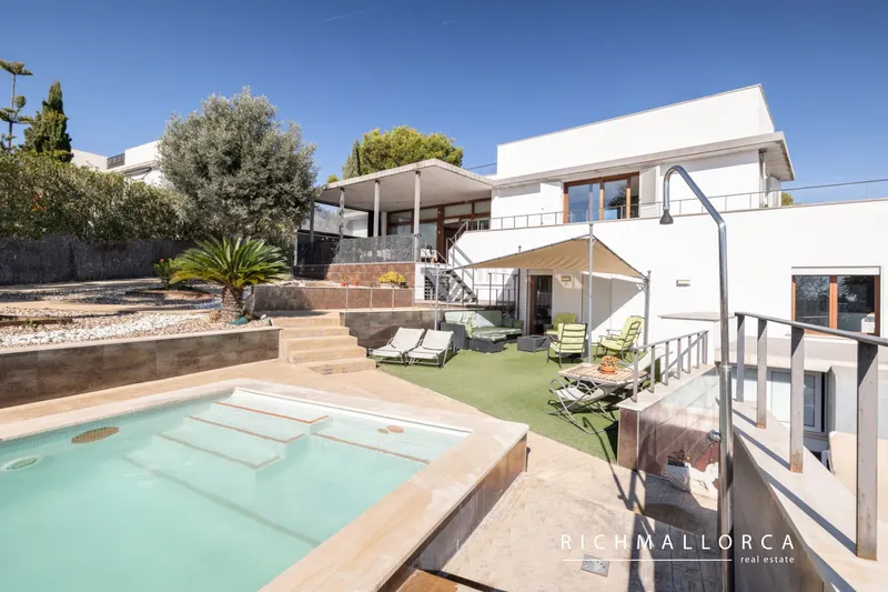 Modern villa with sea views in sought-after area — photo 3