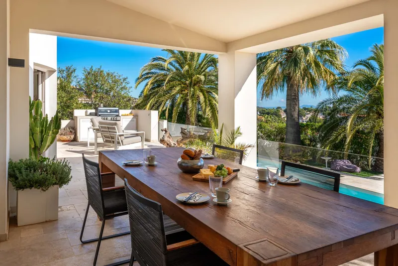 Exclusive villa in a prestigious residential area with spectacular sea views — photo 7