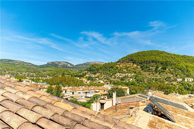 A very bright house with a pool in the heart of Esporles, overlooking the Tramuntana Mountains — photo 1