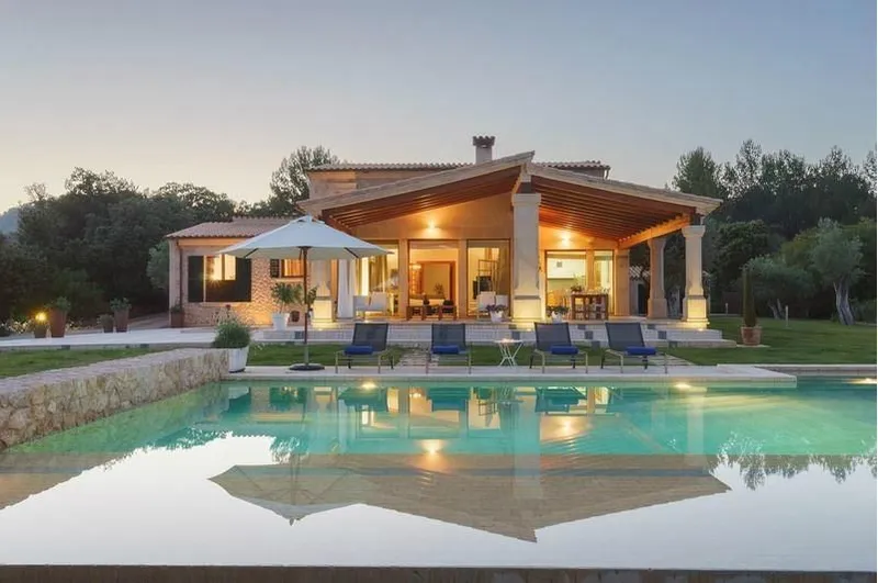 Villa of 350 m2 with tourist license in Pollensa — photo 1