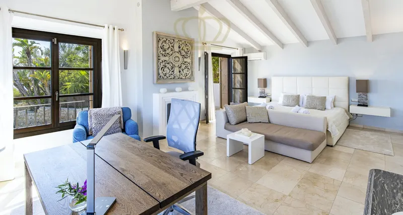 Luxurious first-line sea view villa with pool in Port Andratx - for rent — photo 4