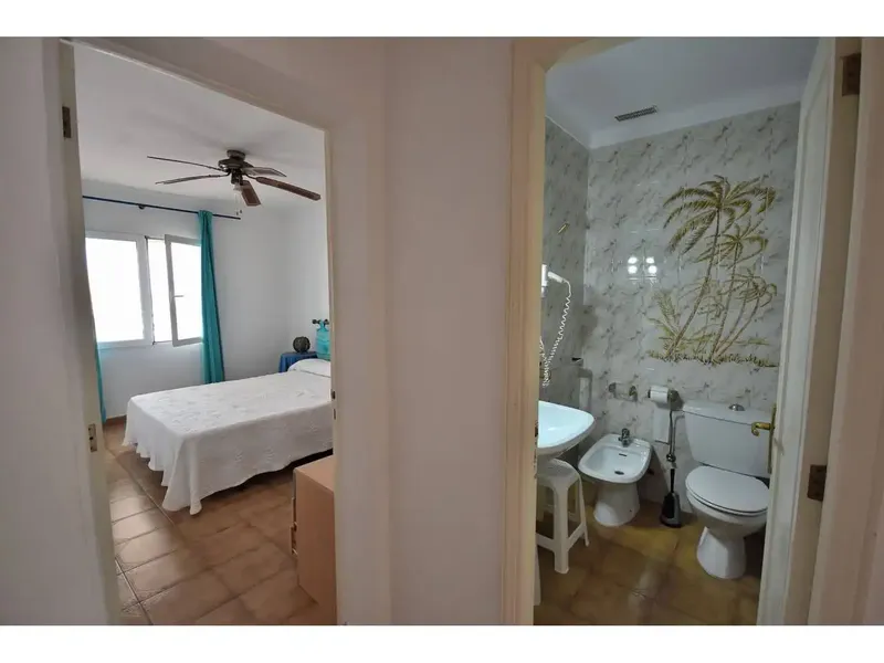 Can Picafort, first line of the sea, with spectacular views, 3-storey building with a built area of 273 m2 — photo 12