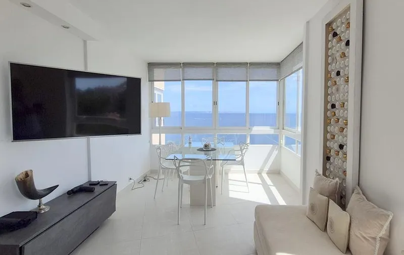 Front line 2 bedroom modern apartment with sea views — photo 9