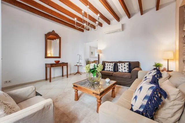 Charming town house with patio oasis for sale in Pollensa, north Mallorca — photo 12