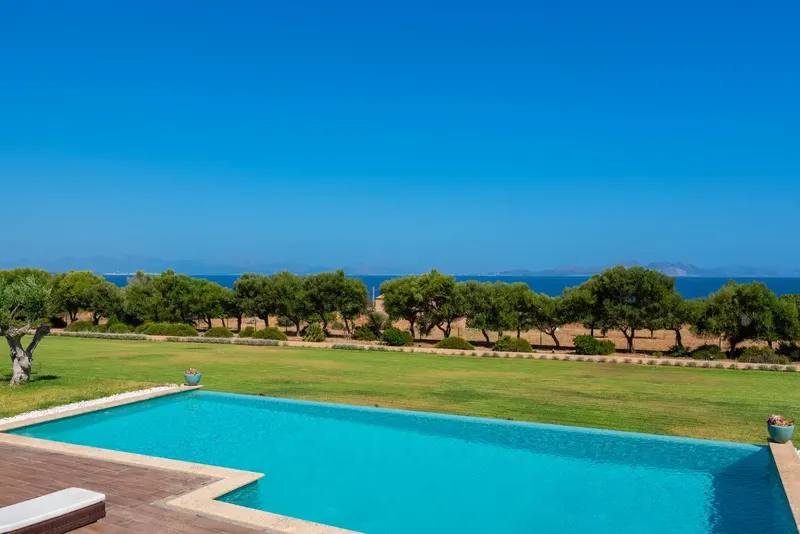 Impressive estate in Colònia de Sant Pere offering total privacy with magnificent sea and mountain views — photo 3