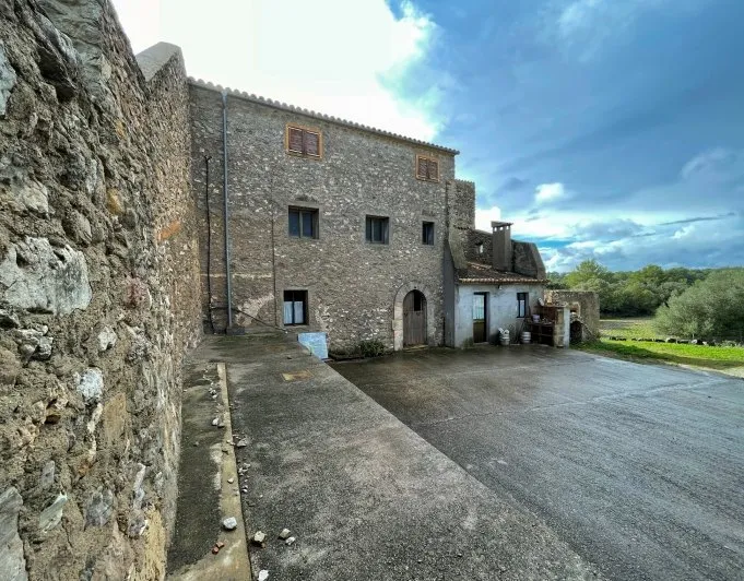 Historic rustic property with great potential and offers... — photo 5