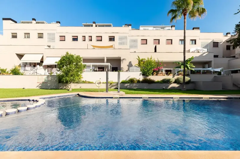 Discover this magnificent penthouse in one of the most sought-after residential areas of Inca: Son Amonda, a quiet, family-friendly and — photo 3