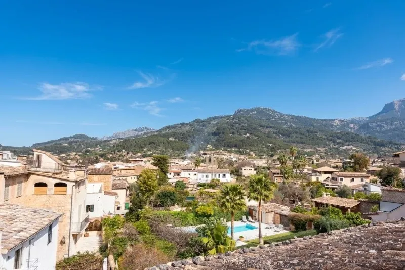 Beautiful village house in Sóller with rooftop terrace, garage and magnificent mountain views — photo 1