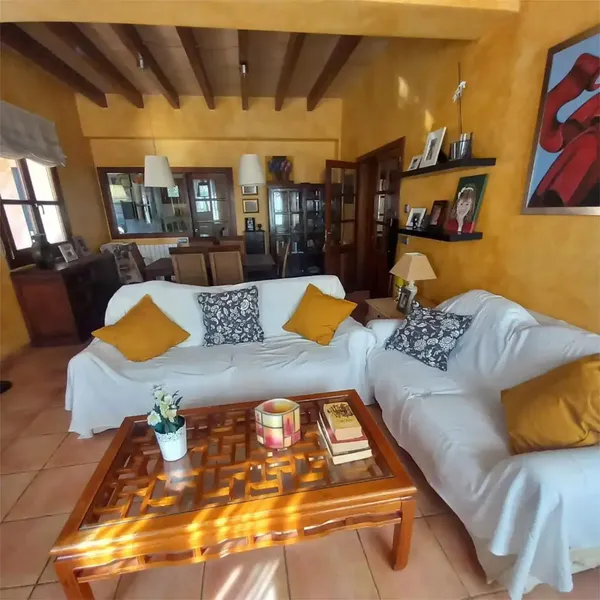 Located in the quiet and picturesque setting of Puigpunyent, this spacious chalet offers everything needed to enjoy life in the Serra de Tramuntana — photo 1