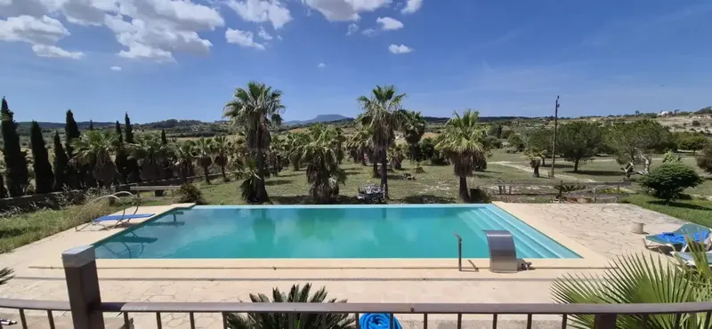 Very interesting investment! 2 for the price of 1. Main house with 4 bedrooms and 2 pools (1 indoor), plot of 21000 m — photo 1