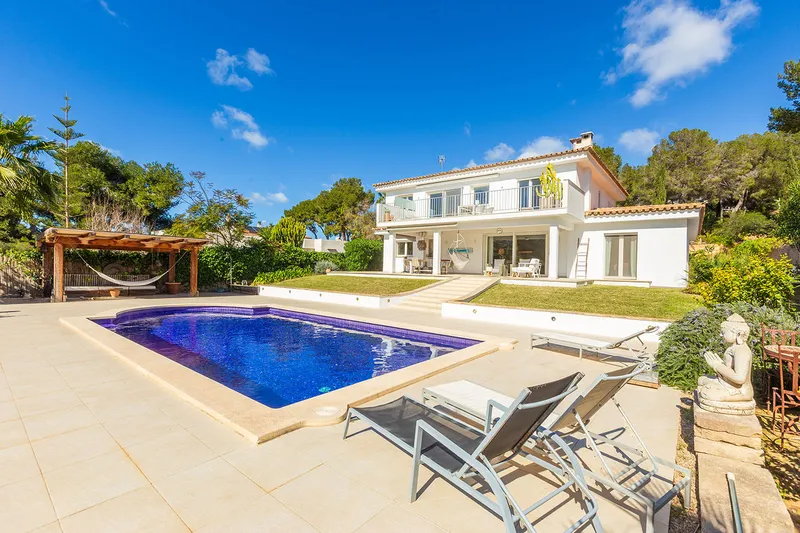 Sunny family villa near the harbor and golf course — photo 1