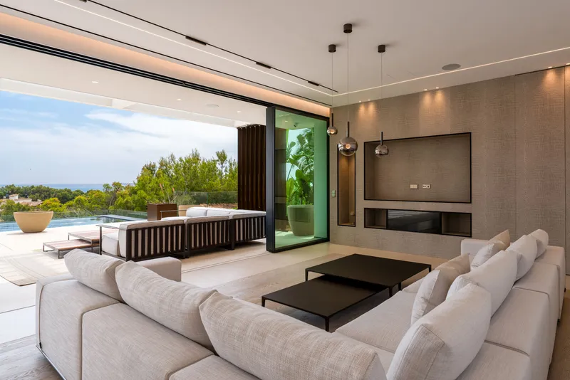 Luxurious designer villa with magnificent sea views — photo 12