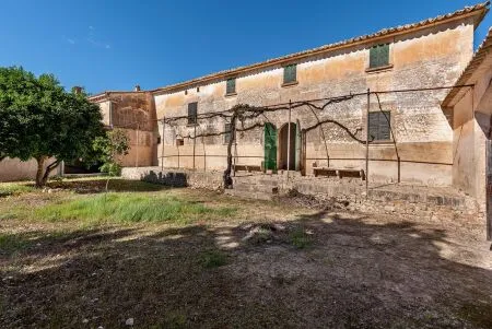 Rustic property - Algaida, built surface 1900 m2, plot surface 540000 m2, 1 bathroom — photo 1