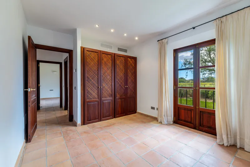 Luxury Country Estate with Equestrian Facilities — photo 12