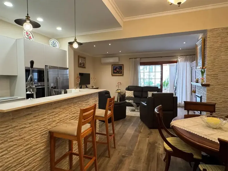 ¡Exclusiva casa de pueblo totalmente reformada en el corazón de Llucmajor! 🌿✨ — photo 4