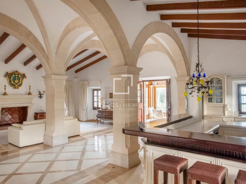 315m² house / villa with 7,012m² garden for sale in Alcudia — photo 3