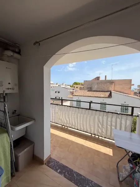 Amplio y acogedor piso de 98 m² situado en una zona muy demandada de Cala Millor, a pocos minutos a pie de la playa y cerca de comercios, re — photo 9