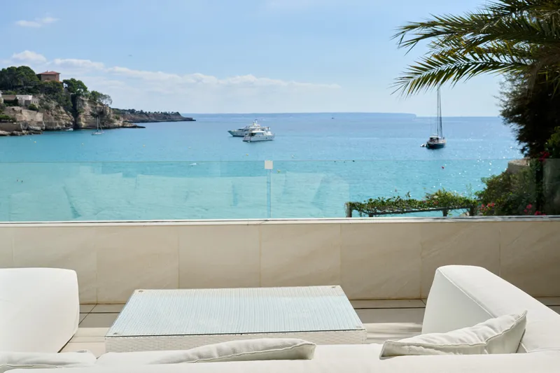 Long term rental: Exclusive duplex apartment in first sea line in Cala Mayor - Marcel Remus Real Estate — photo 3