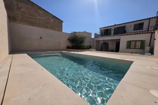 Ses Salines, Elegant Townhouse with Heated Saltwater Pool and Spacious Patio in the Heart of Ses Salines — photo 3