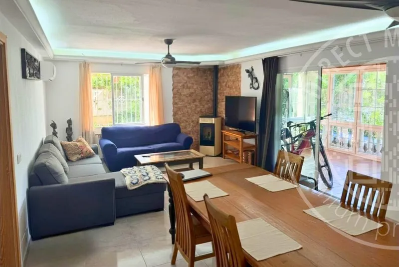 260508 – Charming Family Home near Beaches and Amenities — photo 4