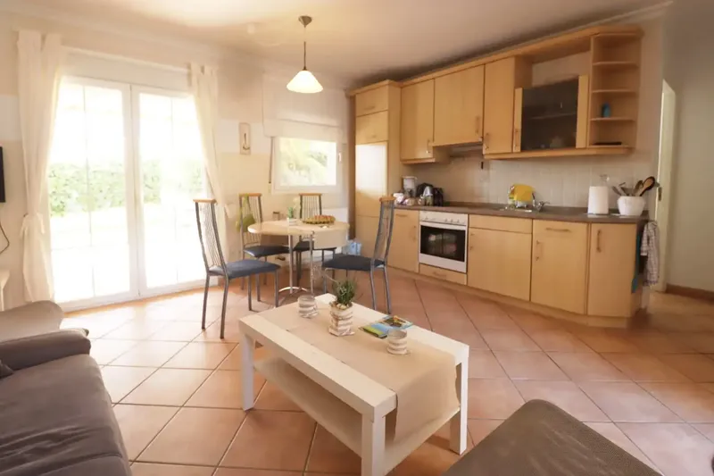 This spacious ground floor apartment is located in a quiet residential area of Peguera in Mallorca. The apartment offers a total of 5 rooms — photo 6