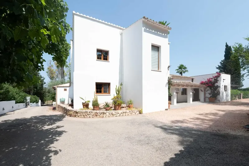 Rural finca with exceptional services — photo 8