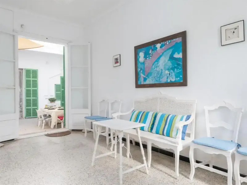 Excelente propiedad en primera línea en Can Picafort. Casa tradicional mallorquina que consta de tres apartamentos distribuidos en dos plant — photo 5