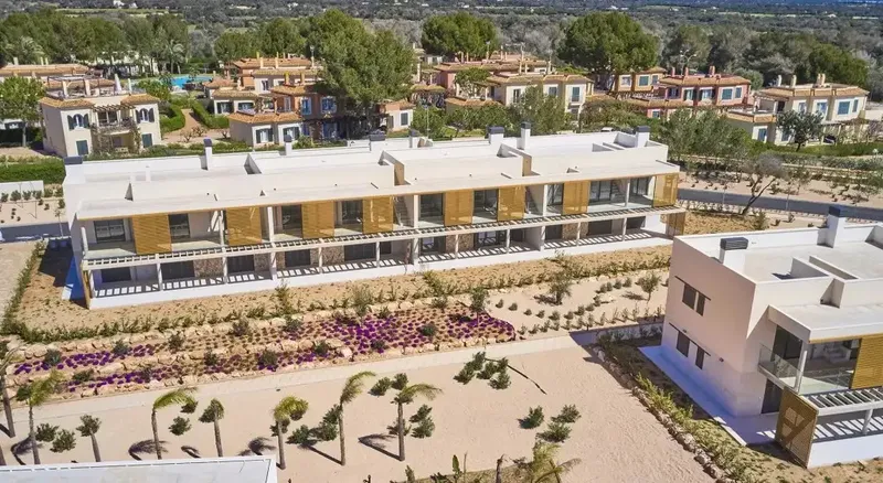 Beautiful 2 or 3 bedroom penthouses with terrace and solarium in a complex with lovely gardens, large saltwater pool and gym, a short distance — photo 1