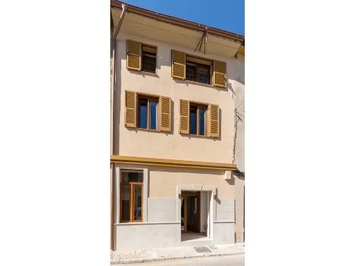 Completely renovated townhouse with many possibilities in Llucmajor! Semi-detached 6 bedrooms, Triplex — photo 1