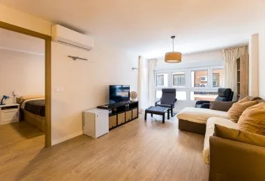 Three-bedroom flat with optional parking — photo 1