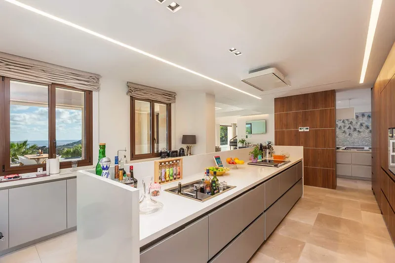 Luxury villa with sensational views on 100,000 m² of land — photo 9