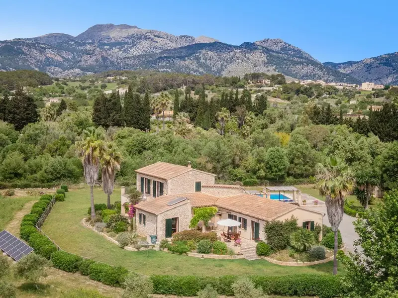 This attractive finca occupies a large plot of about 8,000m2 and is offered for sale in a quiet area of Moscari. It has a guest apartment — photo 2