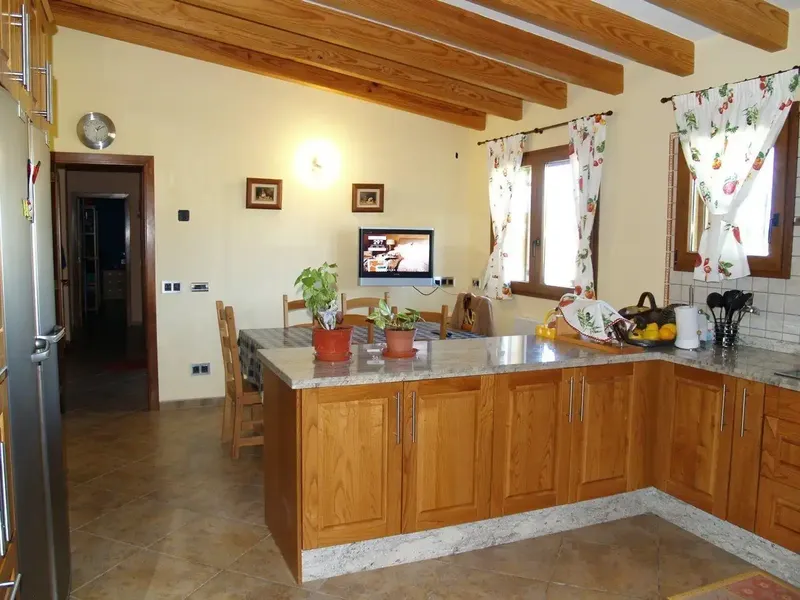On a plot of 19,600 square meters in the Son Ferriol area, very well connected to Palma, airport, beaches, etc.... we find — photo 8