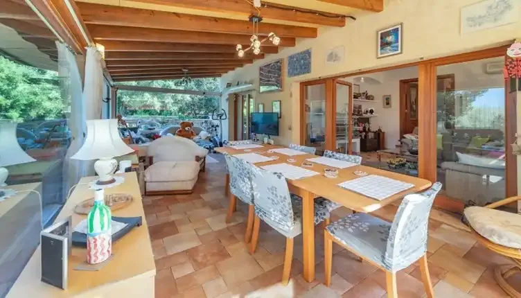 This magnificent rustic estate is located in the quiet and sought-after area of Alcanada — photo 2