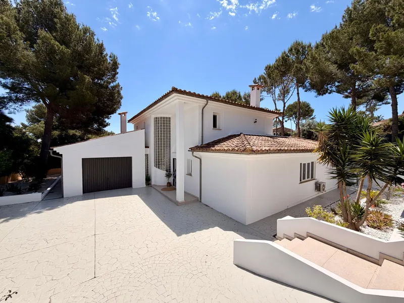 Mediterranean living in an elegant renovated villa in Santa Ponsa — photo 3