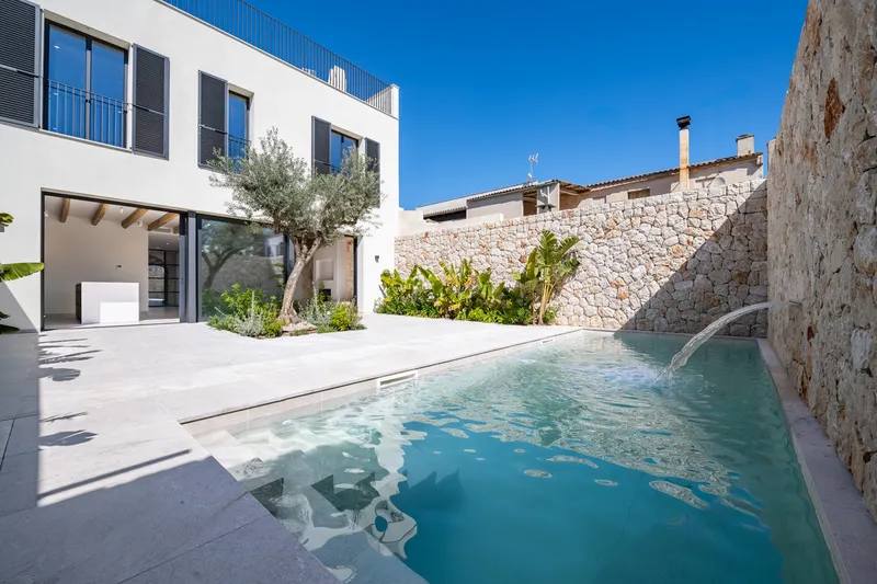 Newly built townhouse in Ses Salines with a beautiful roof terrace — photo 1