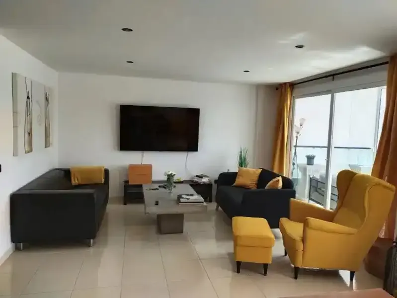 Piso con gran terraza en primeria linea de mar en el centro de Santa Ponça. 3 dormitorios, 2 baños y amplio salón comedor con cocina incorpo — photo 5