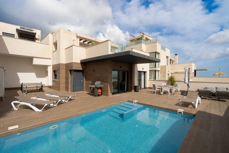 Modern villa with pool, beautiful terraces and fantastic views. — photo 1