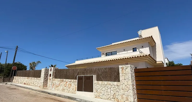 Exclusive new-build villa with pool in Cala Llombards — photo 2