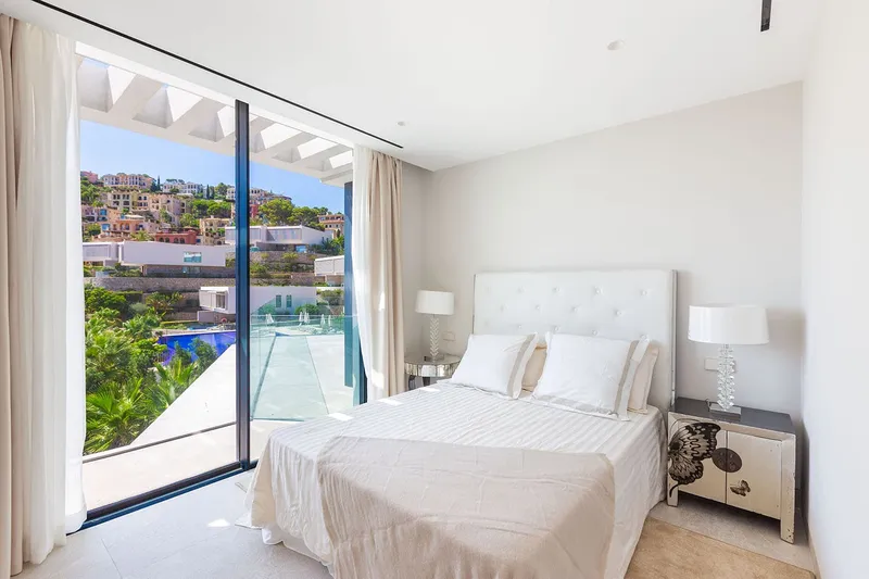 Cala Llamp: New, modern villa — photo 12