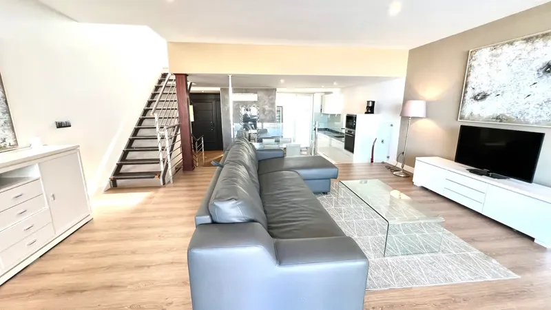 Welcome to your new home! This impressive luxury townhouse, located on a cliff on the first line of the sea, offers stunning views — photo 8