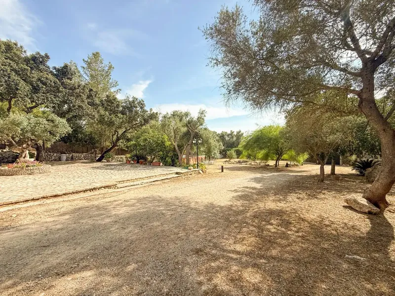 Discover this charming rustic estate offering the perfect combination of comfort and functionality. — photo 4