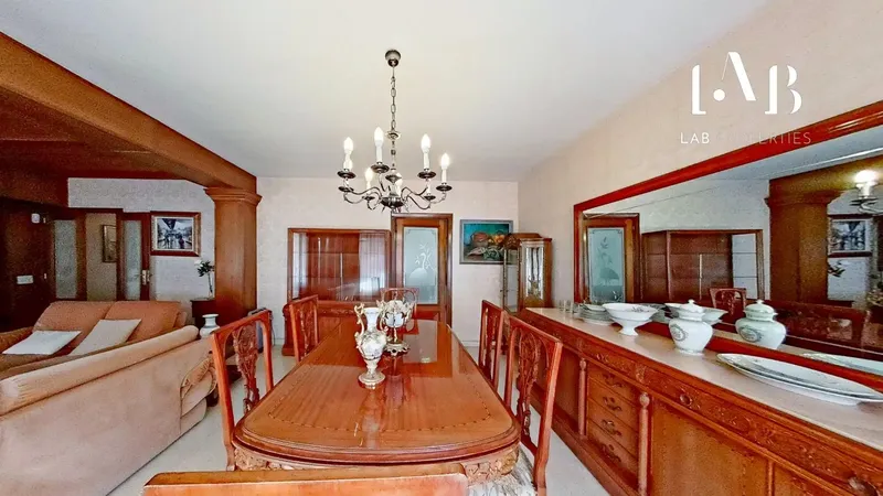 We are pleased to present this spacious apartment in the heart of one of the most sought-after areas of Palma. It is characterized by its excellent — photo 5