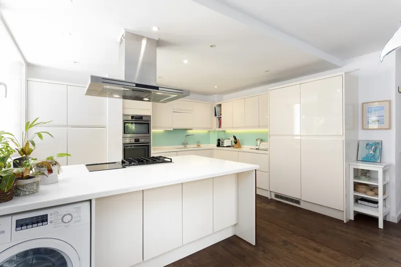 Elegant Four-Bedroom Semi-Detached Home with Terraces, Garden & Garage in Tranquil Cala Nova — photo 11